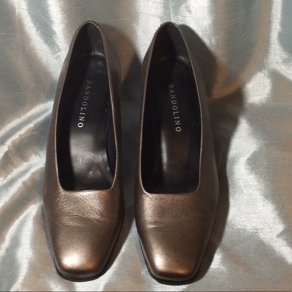 Metallic Gold Bandolino heels, 8M, Gently used - Picture 2 of 6